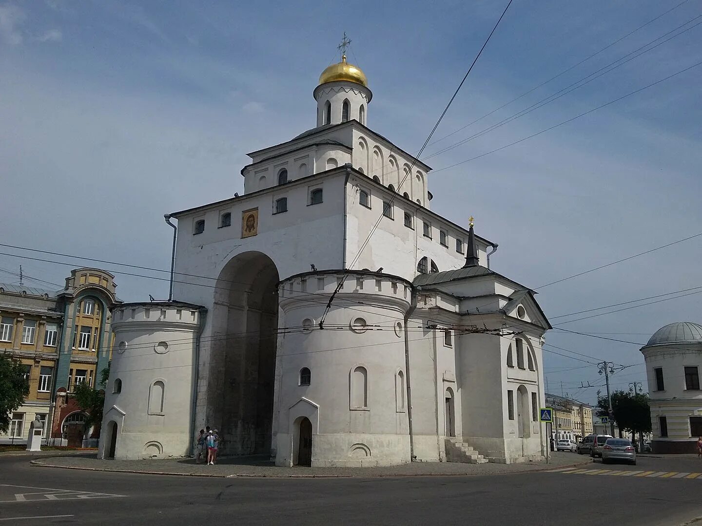 Золотые ворота достопримечательность какого города. Золотые ворота во Владимире 1158-1164. Золотые ворота с надвратной Церковью. Золотые ворота во Владимире 1158-1164 гг Архитектор.