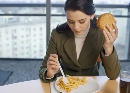Человек мало ест причины