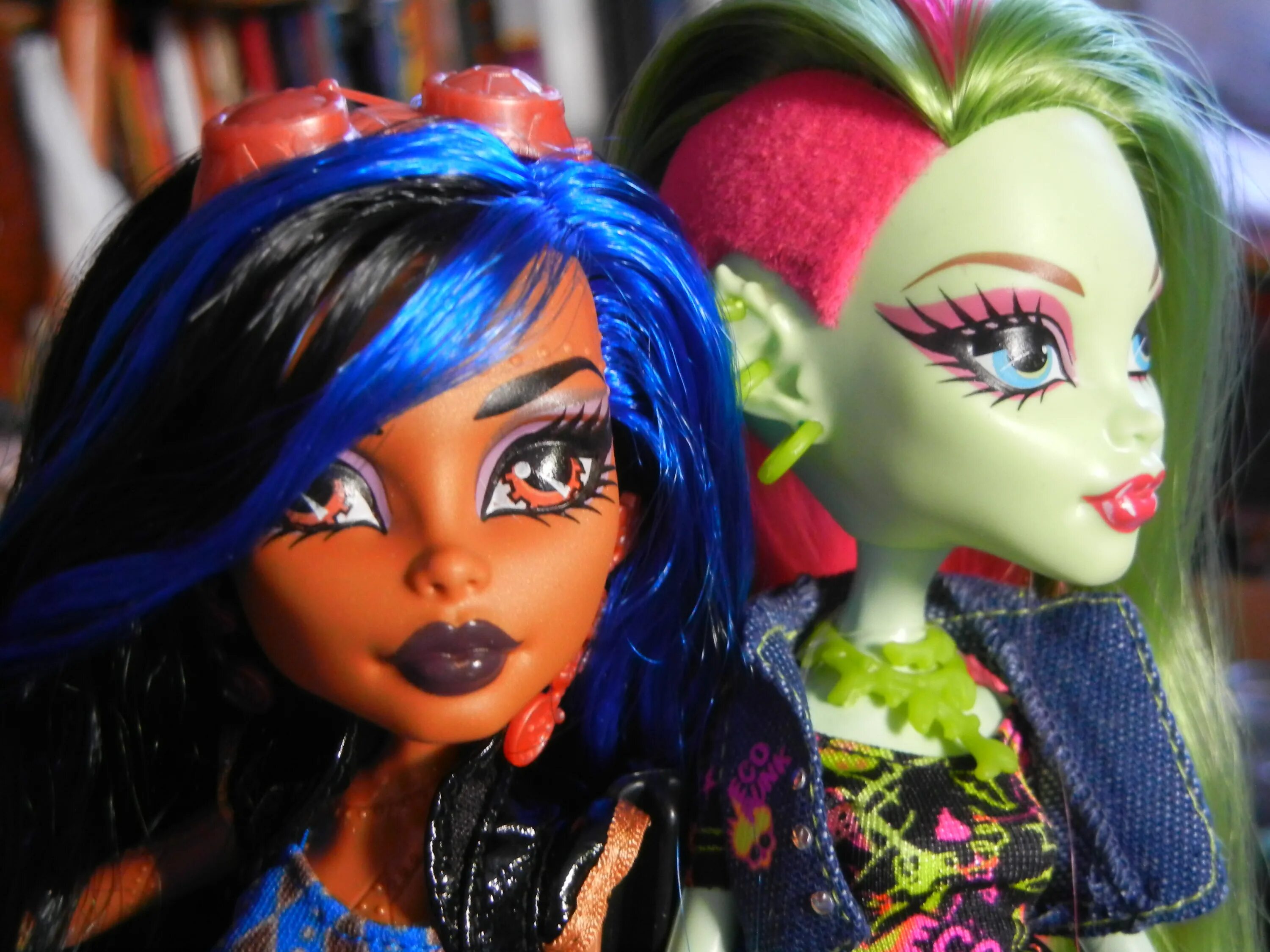 Madison beer monster high doll. Монстр Хай Рошель и Робекка. Кукла Монстер Хай Робекка. Робекка стим и Дракулаура.