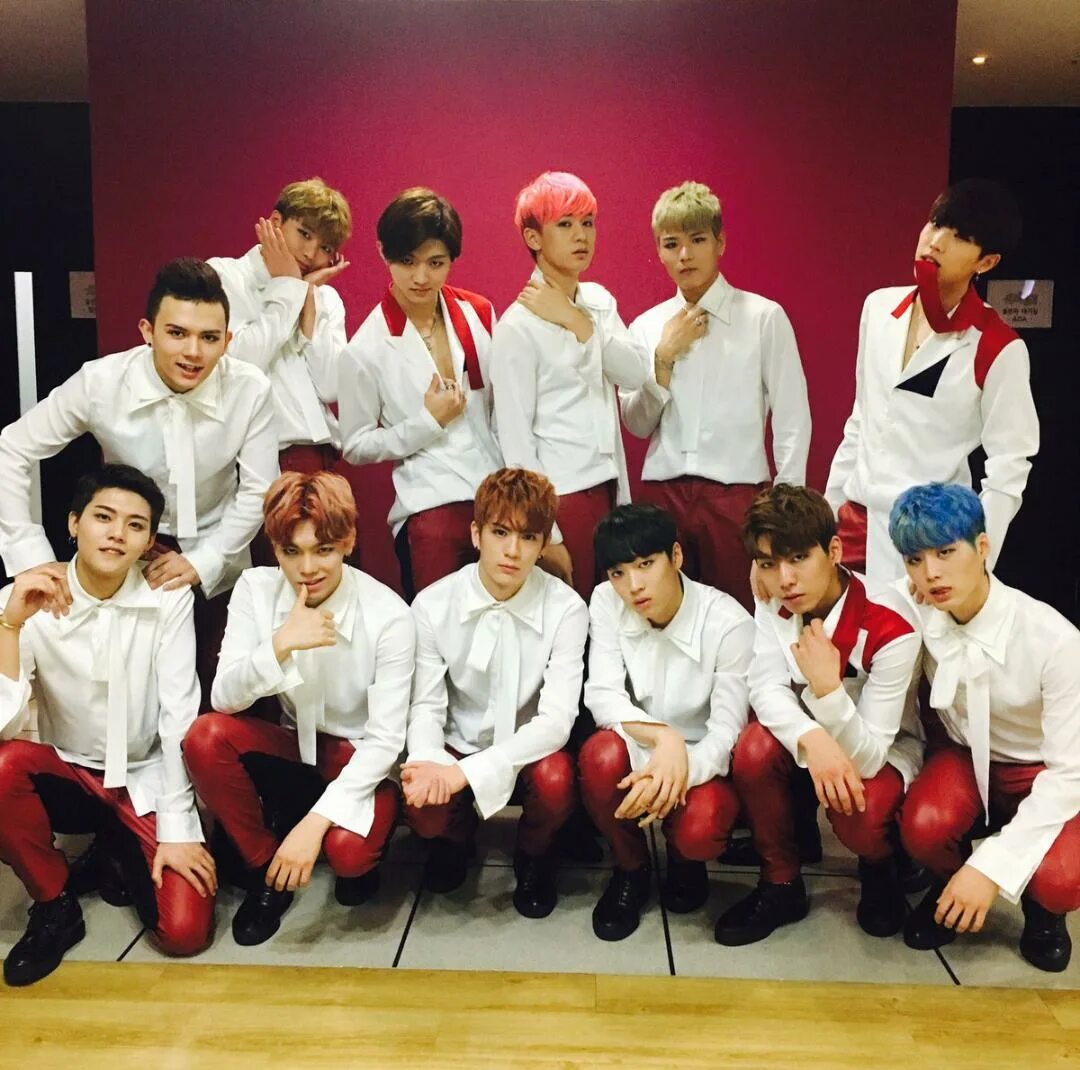 Корейская группа нуест. Группа dreamcatcher. Zea группа корея. Группа blue кпоп. Mirae корейская группа.