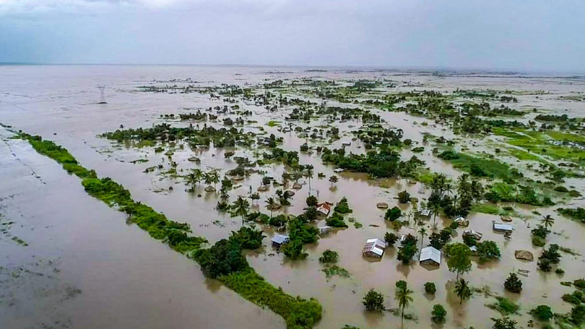 Страна многих вод. Наводнение в Мозамбике 2000. Наводнение в Африке. Наводнение в Мозамбике. Потоп в Африке.