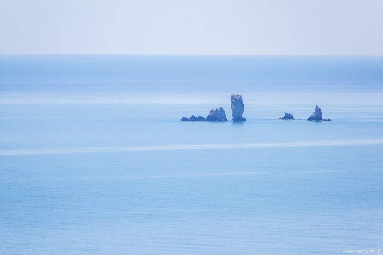 Крым скалы элькен кая. Скала корабль. Скалы корабли опук. Мыс опук скалы корабли. Скала корабль.