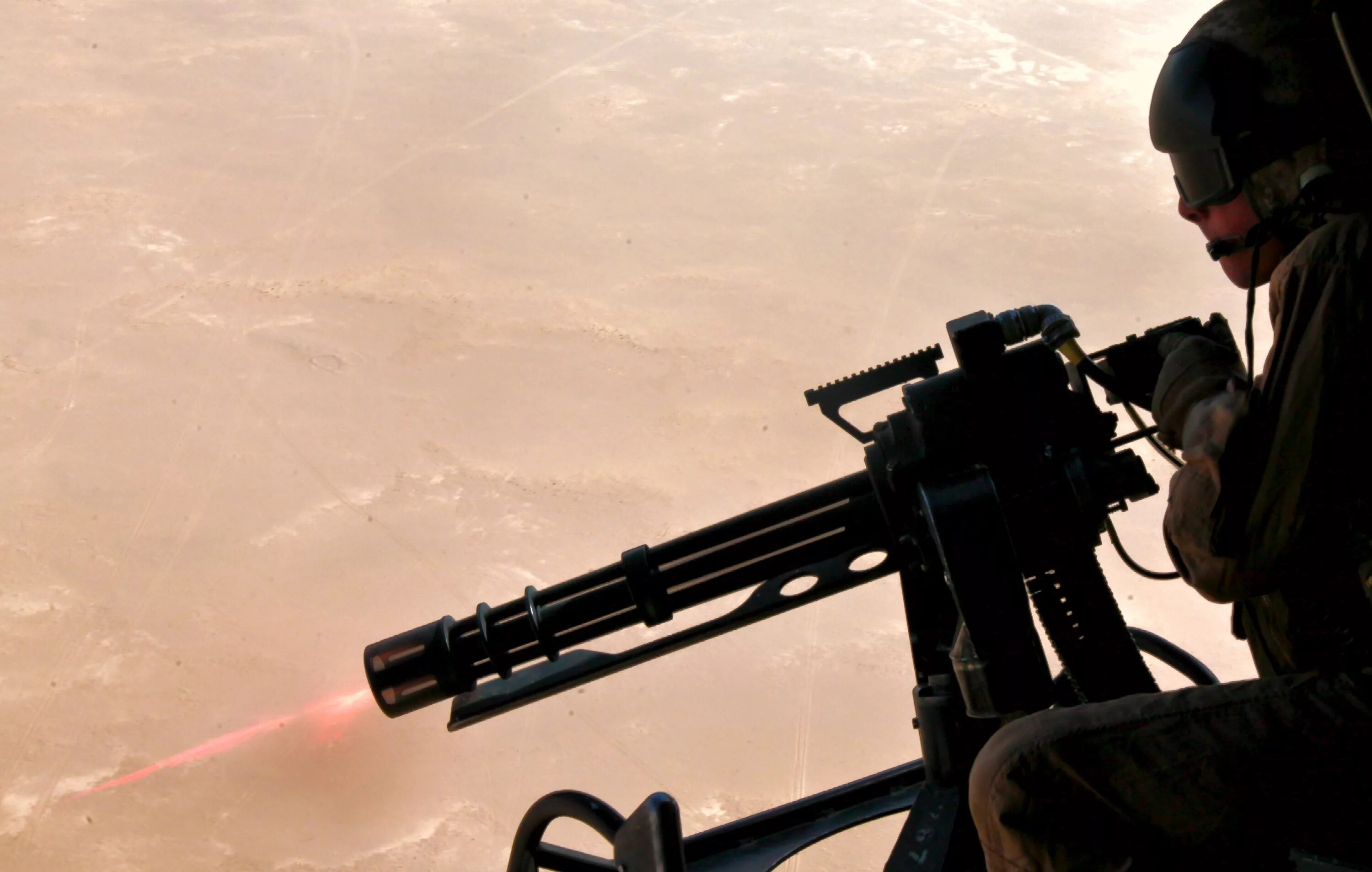 Стрельба из пулемета видео. M134 minigun. m134 minigun вьетнам. minigun m134 стрельба. пулемет m134 minigun(6 стволов).