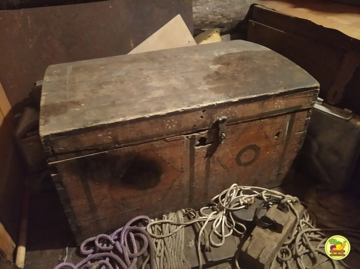 Сокровища фенна. Закопанный сундук. Нашли ларец. Древний египет ларец тутанхамона. В сундуке я нашел пожелтевшую.