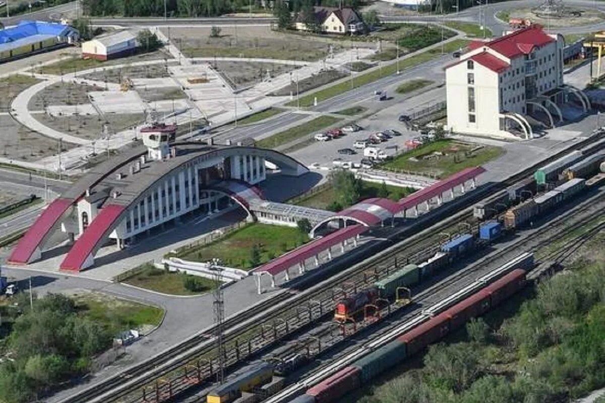 Поезда. Новая железная дорога. Нижний Новгород Лабытнанги. Поезд фото.