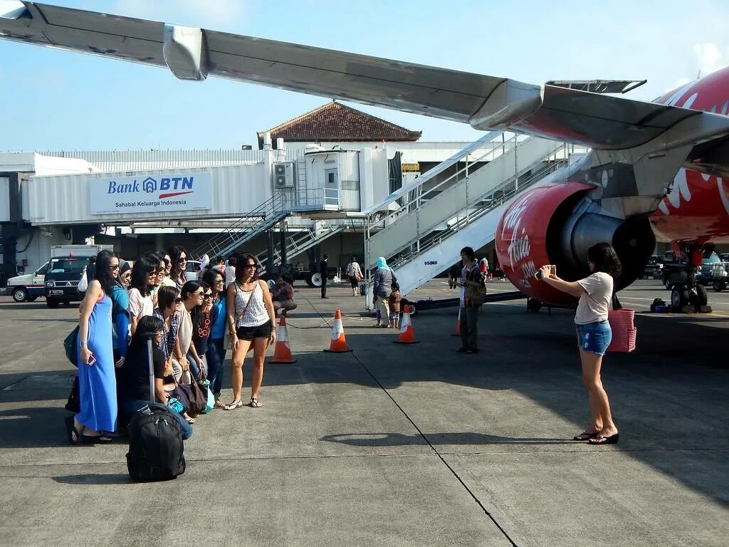 Бали прилет. Бали аэропорт прилета. Ngurah Rai International Airport. Аэропорт Бали dps. Денпасар Бали аэропорт.