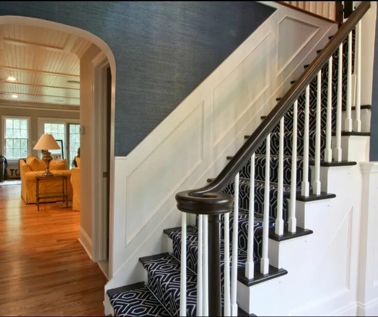 Кованые перила для лестницы в частном доме. Перилла неоклассика. Перила для лестницы. Перилла loft. Лестница в частном доме.