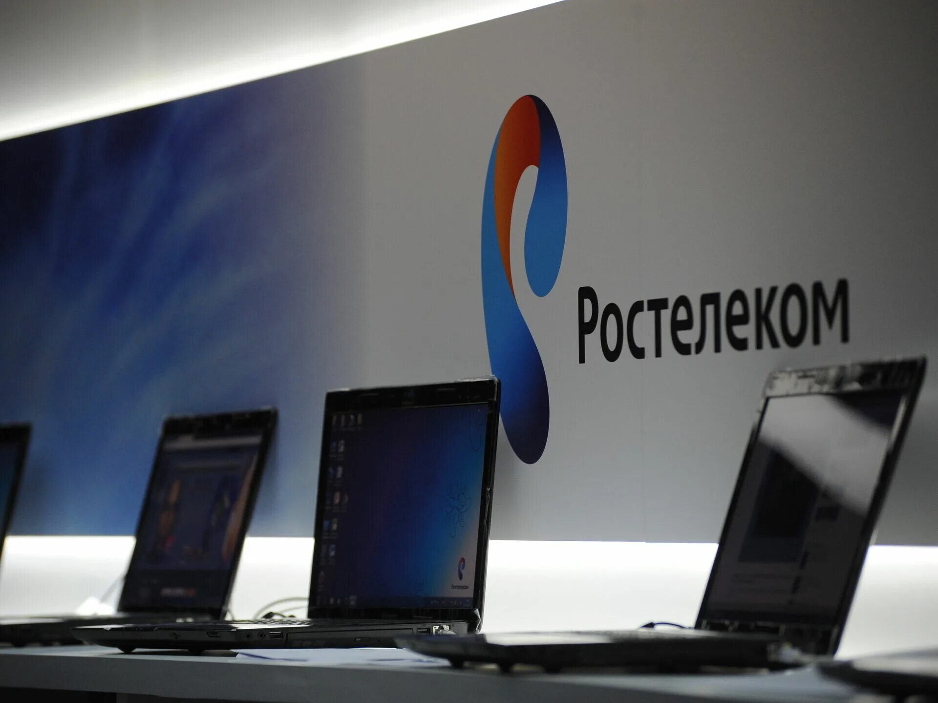 Ростелеком новый интернет. Ростелеком. ПАО Ростелеком. Ростелеком фон. Ростелеком логотип.