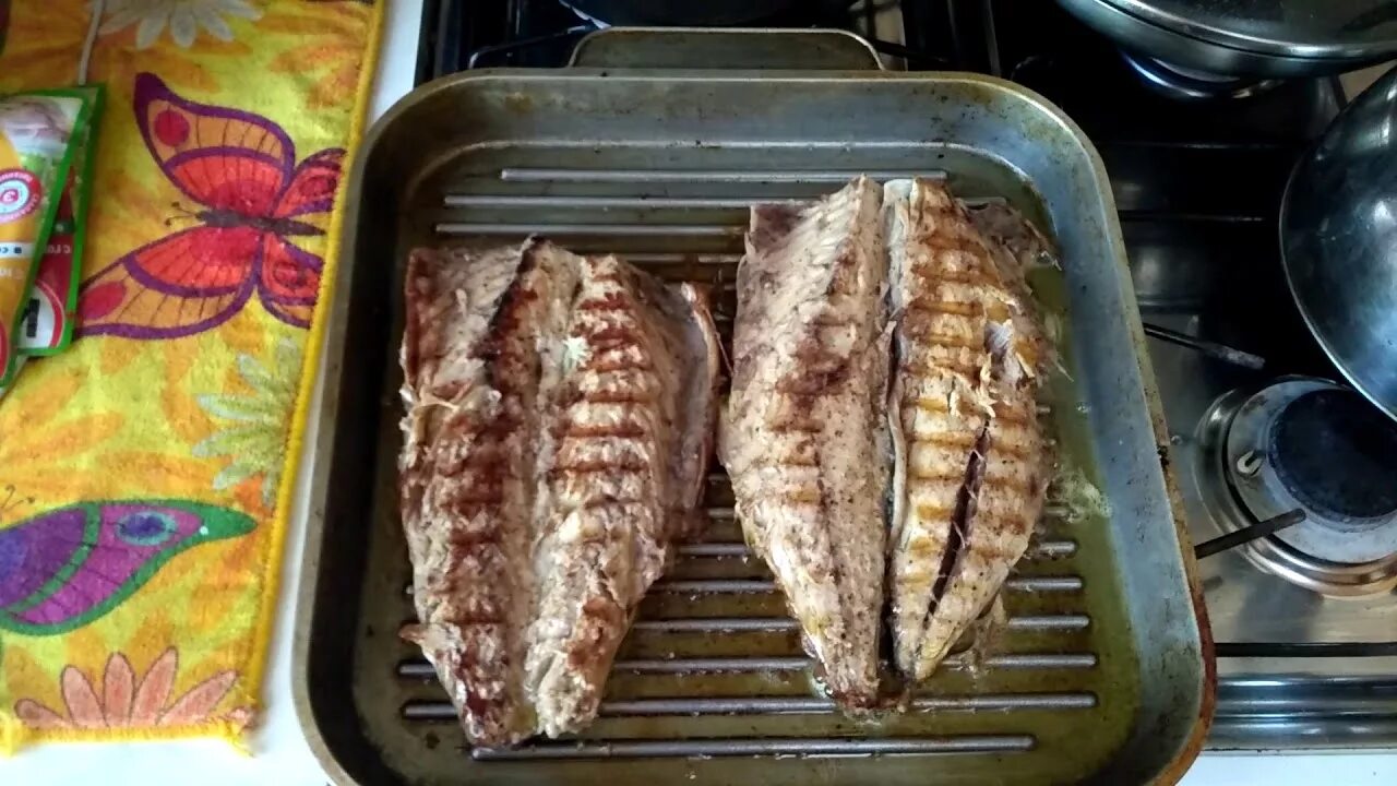 Кухня наизнанку приготовление скумбрии. Скумбрия на сковороде гриль. скумбрия на сковороде гриль газ. филе скумбрии на сковороде. скумбрия на скорое гриль.