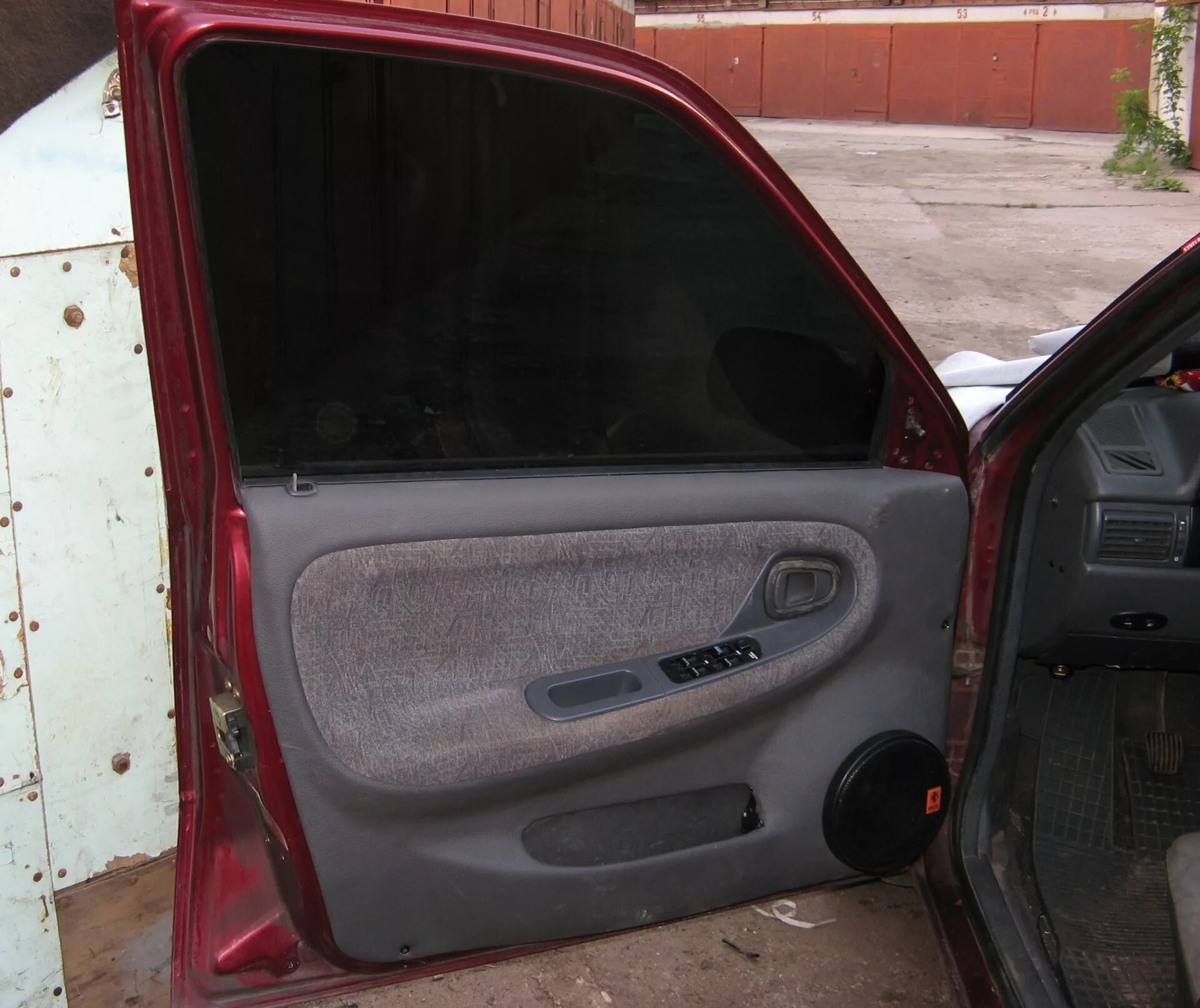 Двери daewoo espero. Подиумы в двери дэу матиз 0 8. колонки в двери дэу нексия. подиумы дэу нексия. музыка в нексию.