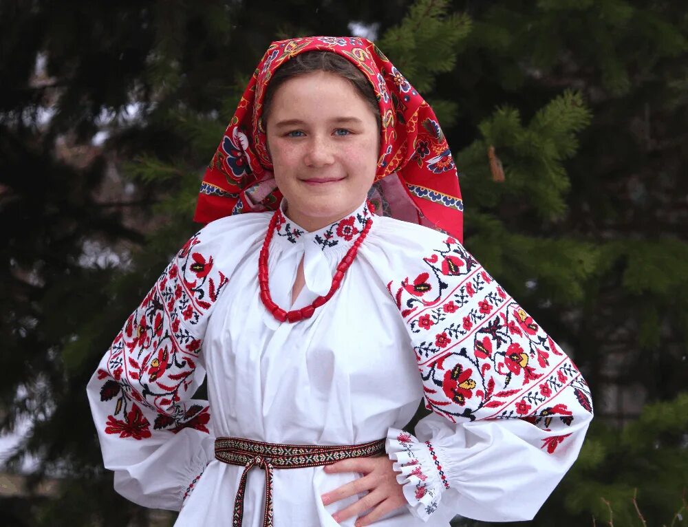 Народный костюм урала. Женщины традиционная. Национальный костюм болгар. Образ русской девушки. Мордовка эрзя внешность.