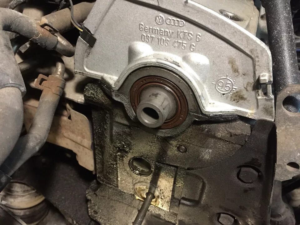 Сальники грм на 5е фе. Заглушка распредвала honda d17a. Установка шкивов распредвалов мазда 626gf. Распредвал сальник chevrolet lacetti 1. Сальник грм honda odyssey.