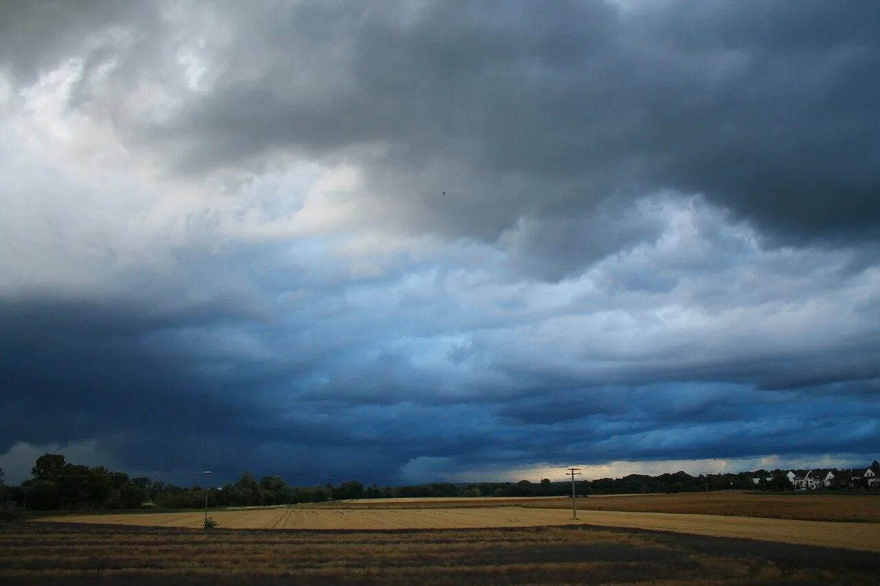 Слоисто дождевые облака фото. Слоисто дождевые облака осадки. Слоисто дождевые облака осадки. Гроза кумулонимбус. Слоисто-дождевые (nimbostratus, ns).