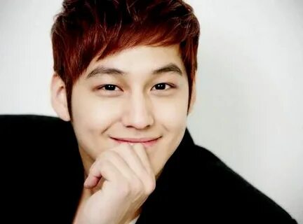 Үлкен, қисық кеуделердің фотосуреттері