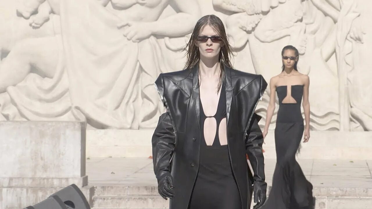 Rick owens 2023. Rick owens с мехом. Rick owens 2023 vogue. Рик оуэнс 2020. Rick owens кресло.