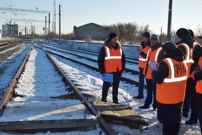 Иски к железной дороге. Капитальный ремонт ЖД пути. Железнодорожный пешеходный переход. Пешеходный переход через ж.д. пути. Переход через ЖД пути.