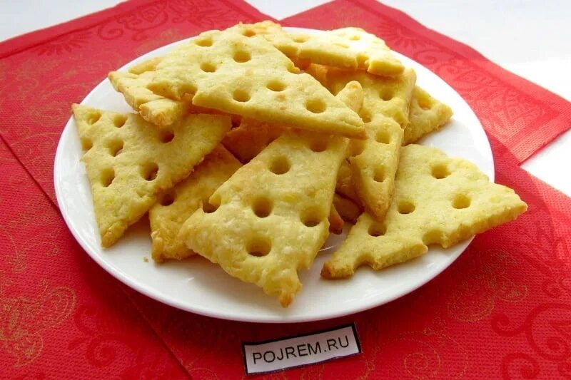 Крекеры домашние. Крекеры рецепт. Крекеры домашние. Несладкое сухое печенье. Крекеры.
