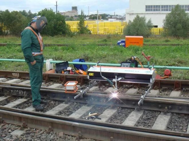наплавка крестовин стрелочных переводов. наплавка рельсов. шлифовка рельсов. наплавка крестовин стрелочных переводов. трансламатик наплавка крестовин.