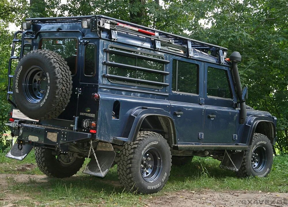 Lr defender. Ленд Ровер Дефендер 110. Ленд Ровер Дефендер 110 экспедиционный. Багажник ленд Ровер Дефендер 110. Land Rover Defender 110 багажник.