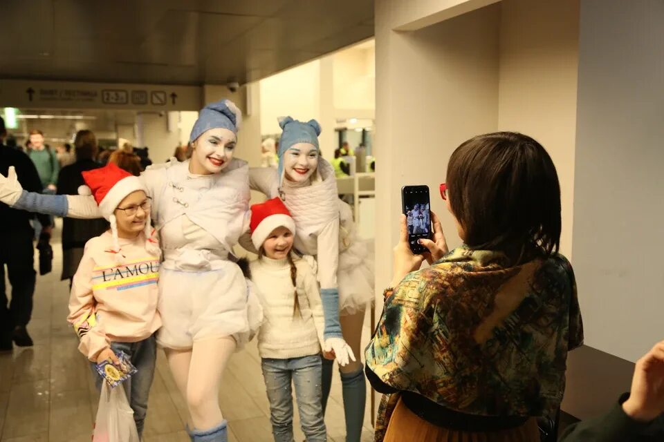 Год семьи самара. Фото празднование нового года в семье. Шоу Ильи Авербуха Екатеринбург 2022. Щелкунчик в кинотеатре 2022.