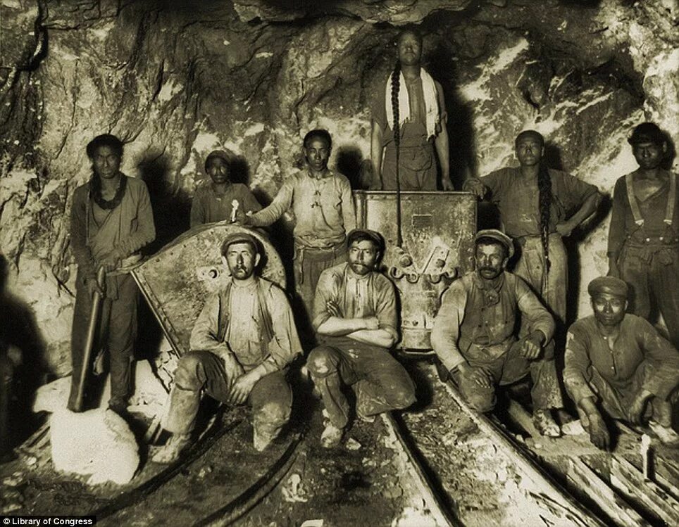 Добыча алмазов 19 век. Алмазные рудники в южной африке. De beers рудник. South africa mining. Шахты юар.