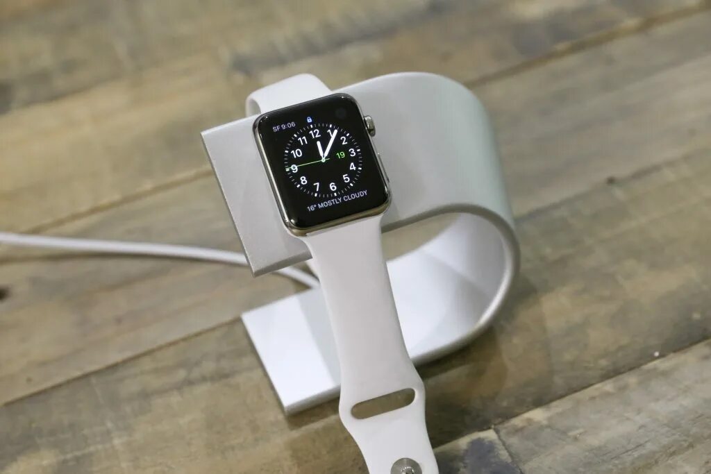 Как зарядить часы smart watch. Зарядка для эппл вотч. зарядка на часы apple iwatch. зарядка для эппл вотч 6. apple смарт часы разъём для зарядки.