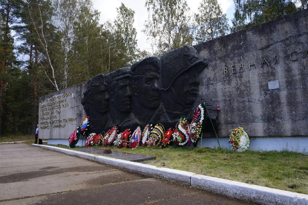 ораниенбаумский плацдарм красная горка. ораниенбаумский плацдарм памятники. мемориал защитникам ораниенбаумского плацдарма. сосновый бор ленинградской области мемориал берег. берег мужества.