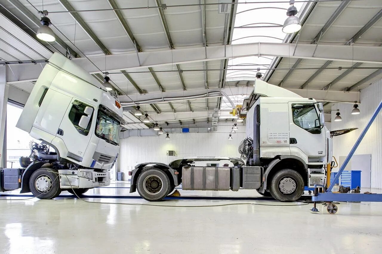 Автосервис для грузовиков. Обслуживание грузовых. Техническое обслуживание грузовых автомобилей volvo. Скания дилерский центр. Обслуживание грузовых.