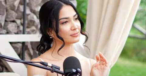 трусикидегі жетілген әйелдер