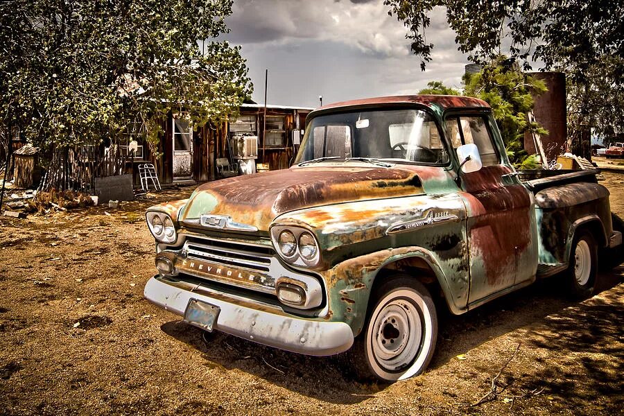 Грязный пикап. Chevrolet Pickup 1957 Rusty. Rusty Chevrolet Pickup. Старый автомобиль рухлядь. Американский ретро пикап стиль.