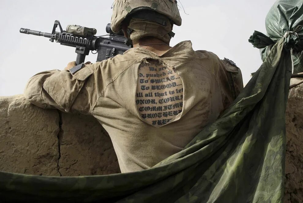 Военный вацап. Американский солдат. Солдат со спины. Русские солдаты в Афганистане. Американский солдат со спины.