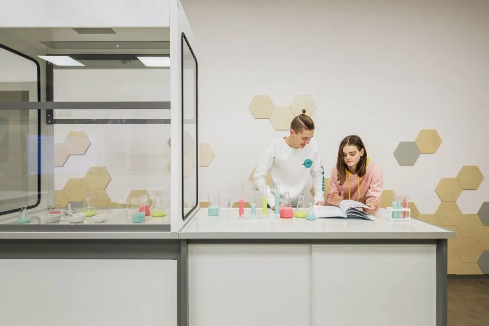 Счастливая гимнастика логотип. Международная детская школа. Международная детская школа. Дети в школе киев. Международная детская школа.