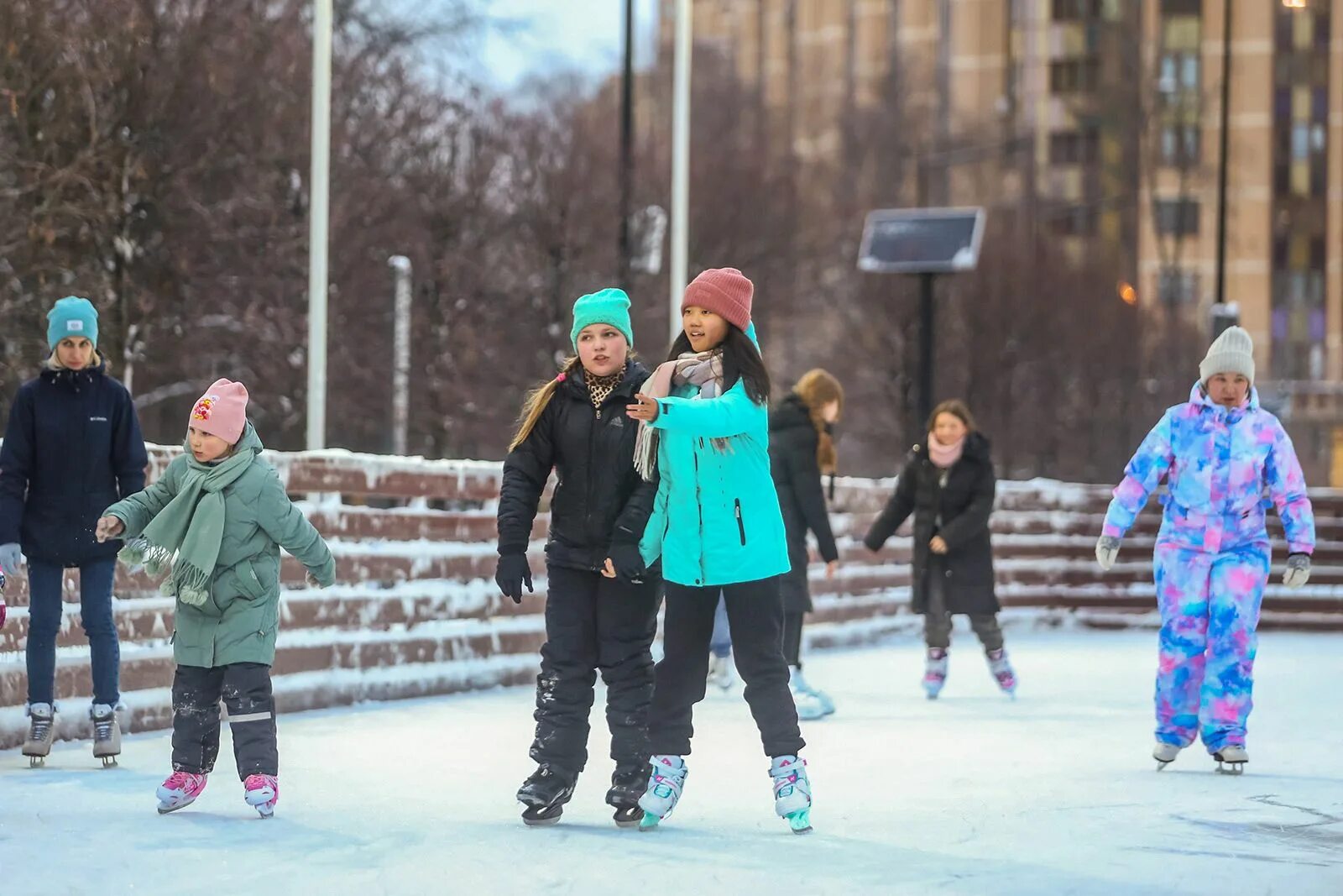 Гум-каток москва. Каток вднх 2021-2022. Знаете какой каток считается старейшим в москве. Знаете какой каток считается старейшим в москве. Московский каток.