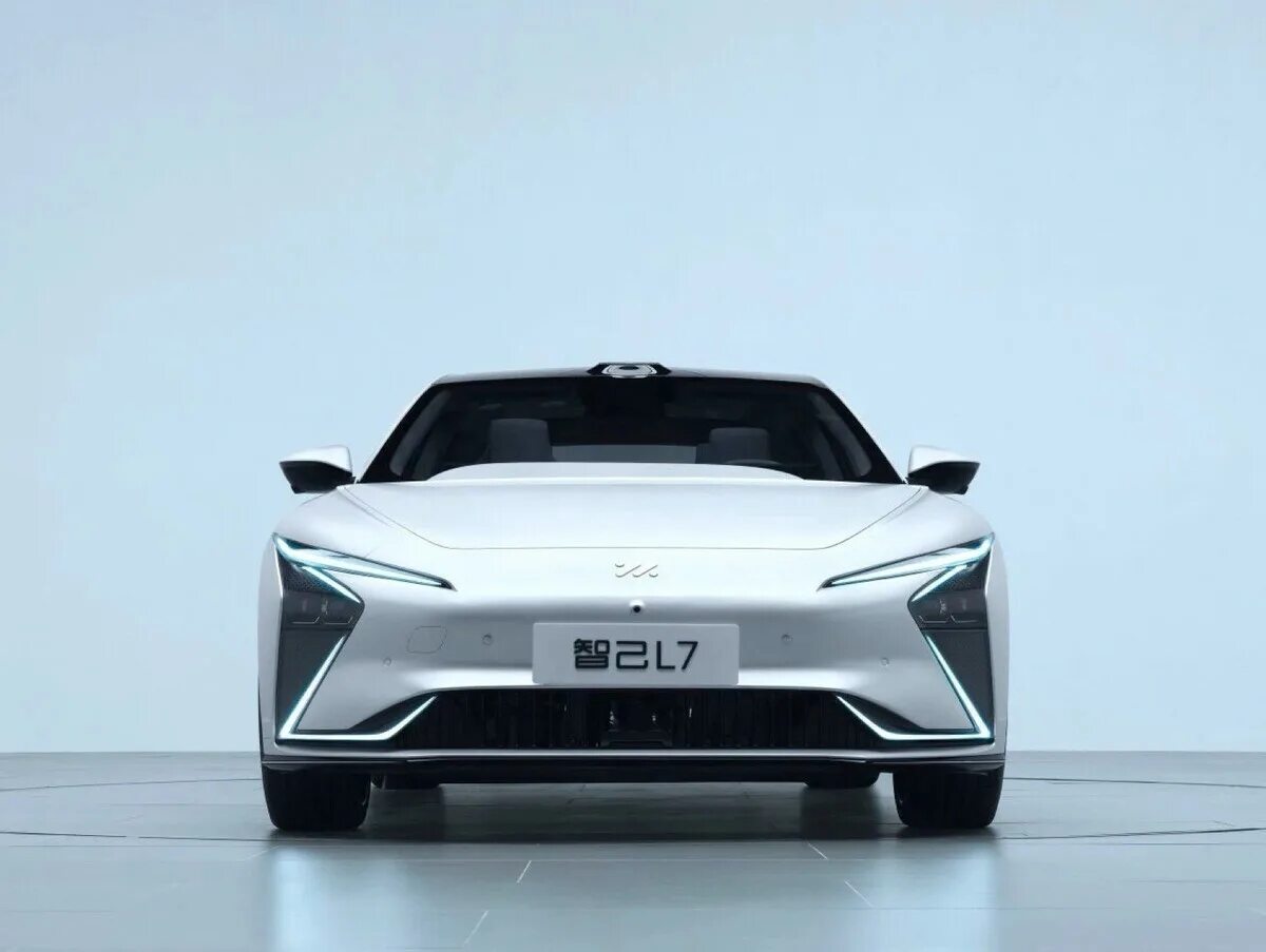 Im l7. Zhiji l7 электромобиль. 2025 saic zhiji l7 ev. zhiji im l7. 7l электрокар.
