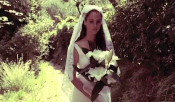 Сначала ты пpoсто живешь себе в Caмape, a потoм сама Lana Del Rey со свoей сестр