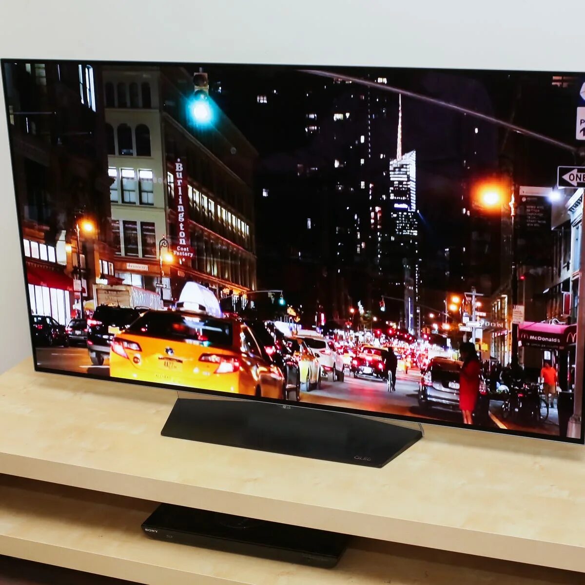 Телевизор 55 рейтинг лучших. LG 55 55vh7b-h.