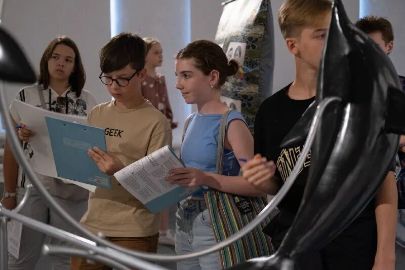 Благотворительный фонд поддержки детей жизнь в движении\. Подростки на 1 сентября фото. Жизнь в движении благотворительный фонд. Благотворительный фонд жизнь в движении. Благотворительный фонд жизнь в движении.