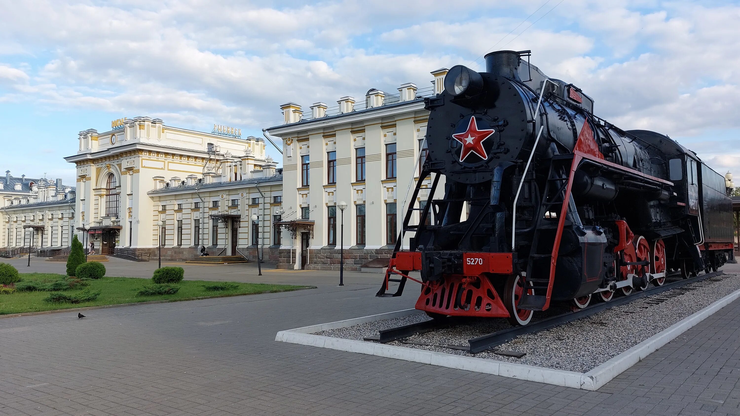 Жд рыбинск телефон. Рыбинск вокзал. ЖД вокзал Рыбинск. Станция Рыбинск-пассажирский. Рыбинск ЖД вокзал пассажирский.