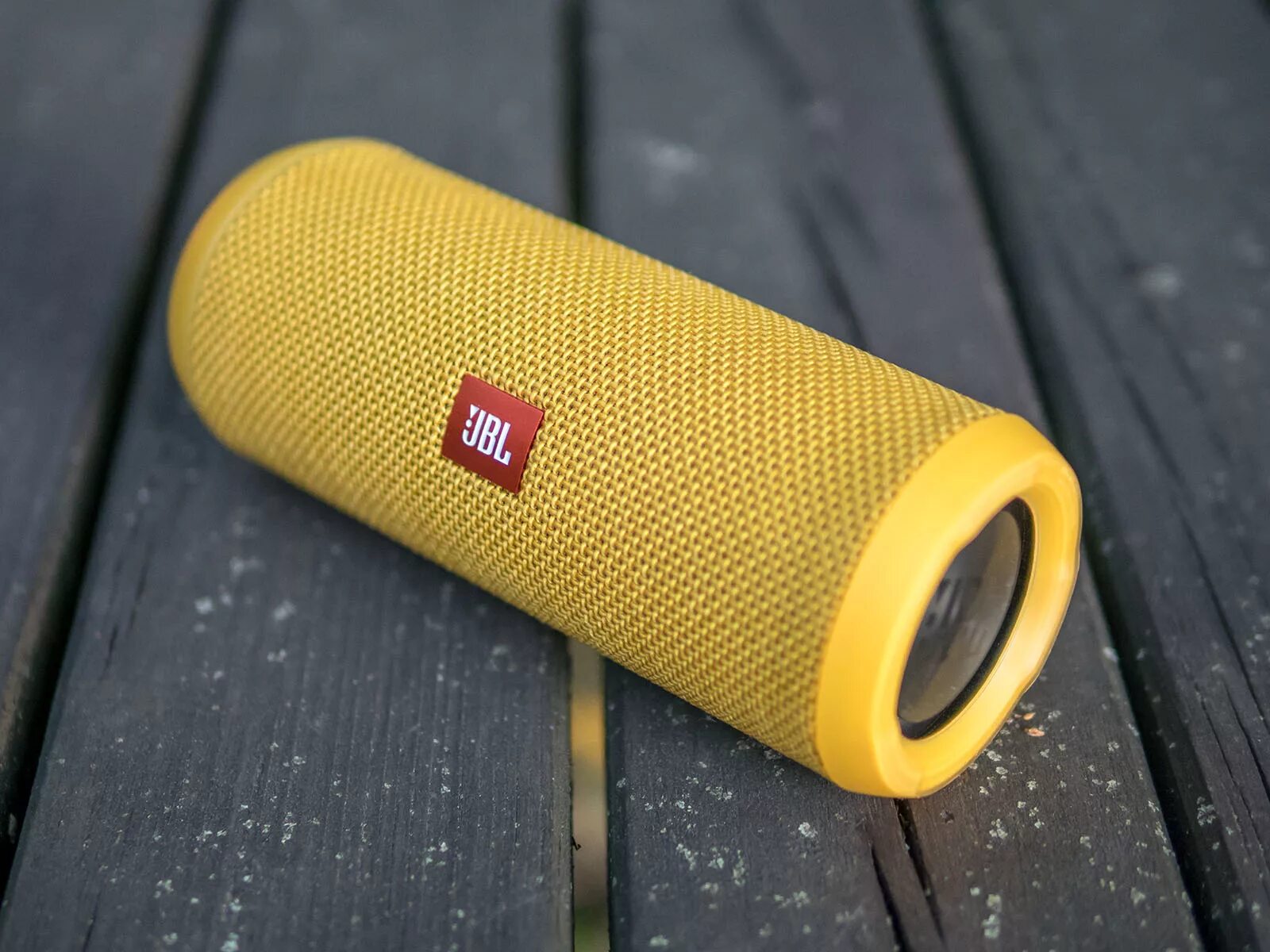 Видишь колонку jbl. Портативная колонка JBL Flip. Колонки JBL Flip 5. JBL Flip 2. Колонка JBL флип 5 желтая.