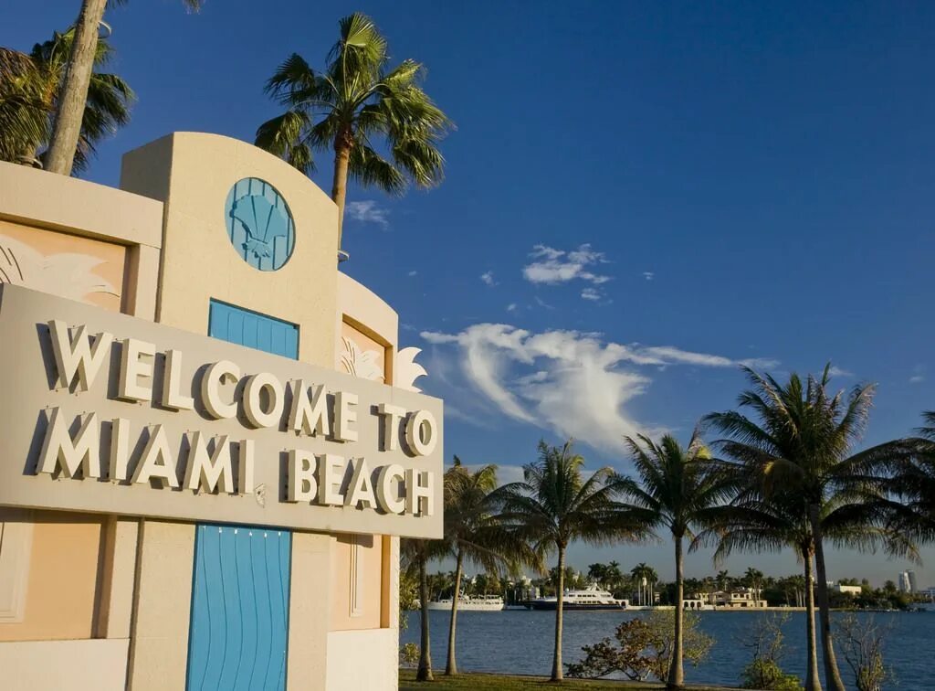 Майами-бич (штат флорида). Фонтенбло майами бич. Els miami. Вывеска майами. Йога в бристоле.