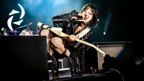 lzzy hale nip slip.