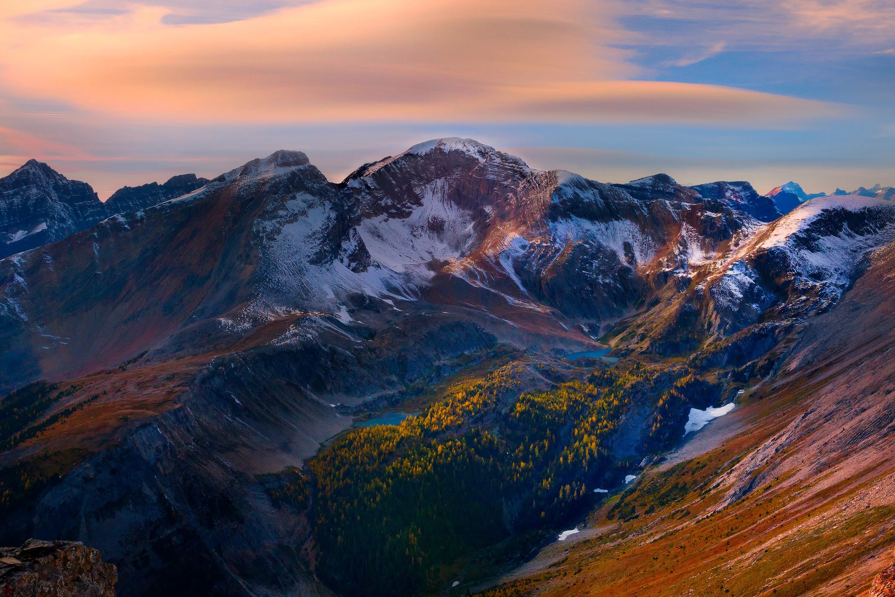 The mountains in are beautiful. Горы Сьерра Невада Макос. Вершина Фицрой, Патагония, Аргентина. Гора Бандук. Маттерхорн гора.