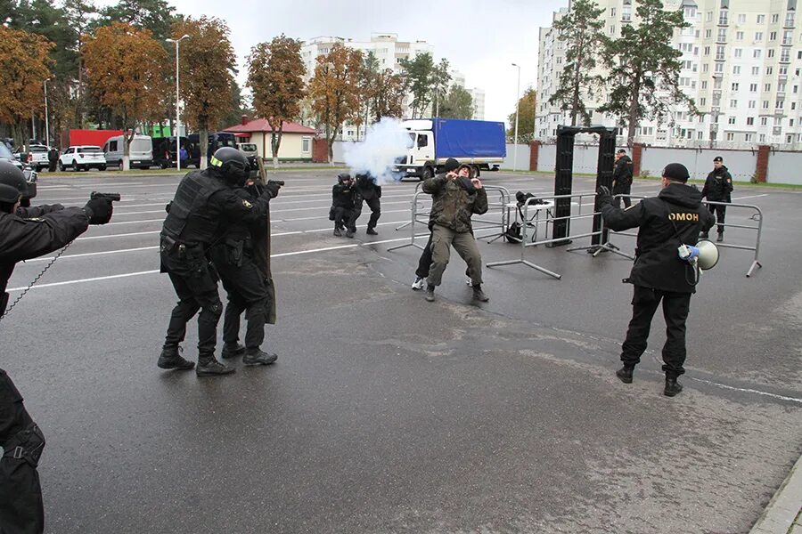 Подготовка омона. ОМОН Беларусь. ОМОН Минск. Отряд милиции особого назначения. Боец ОМОНА Белоруссии.