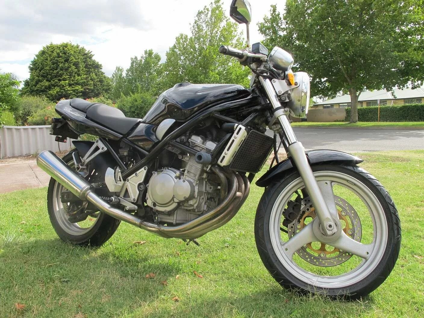 Suzuki bandit 250 400. Suzuki bandit 250 400. Suzuki bandit 250 1989. Suzuki gsf бандит 250. Мотоцикл сузуки бандит 250.