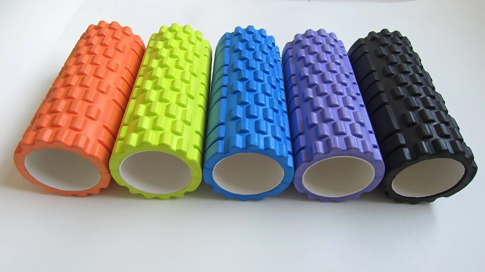 Массажный ролик для йоги и фитнеса Foam massage Roller. Массажный ролл для МФР. Ролик массажный, ролл для МФР. Массажный валик для МФР. Массажный цилиндрический