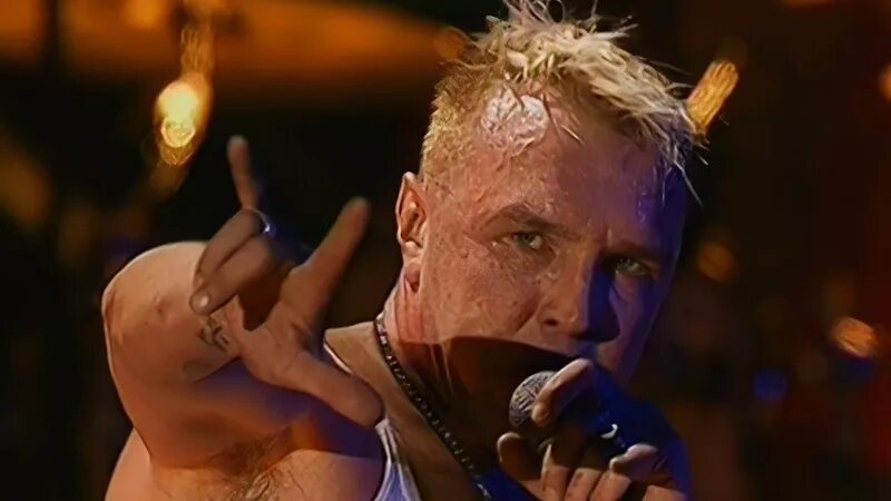 Гарик сукачёв моя бабушка. Гарик сукачев курит трубку. Гарик сукачев бабушка курит. Гарик сукачев бабушка песня. Сукачев 2006.