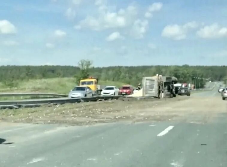 Аварии на видеорегистратор 2024 новое видео. Авария на Обводном шоссе в Тольятти. Перевернулась фура Тольятти 2022. ДТП В Тольятти с грузовым автомобилем Скания. Авария 11.12.2022 на Обводном в Тольятти.