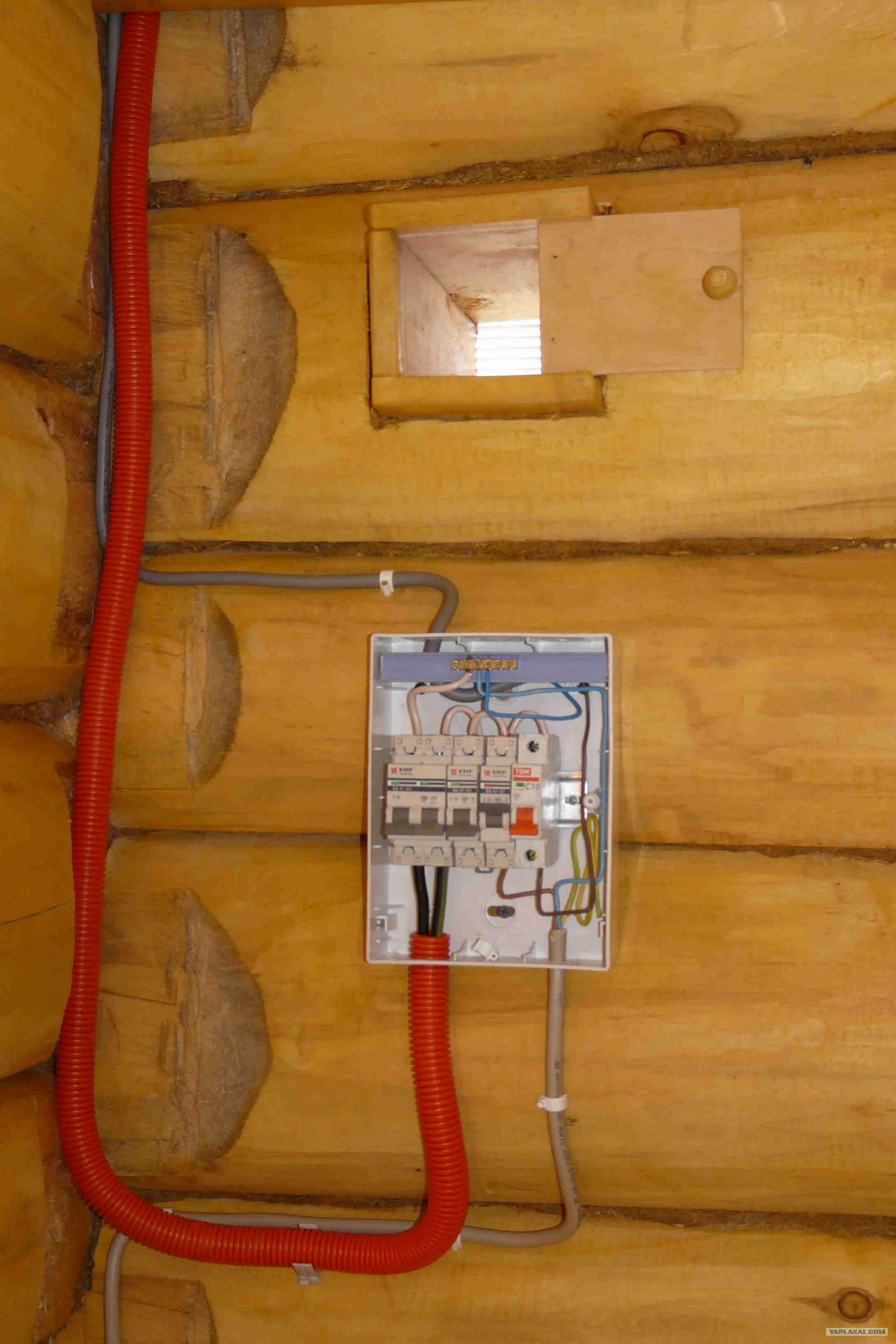 Электропроводка в бане. Прокладка кабеля в бане. Кабель для электрокаменки в сауну. Какой кабель использовать в бане. Разводка электрики в бане схема подключения.