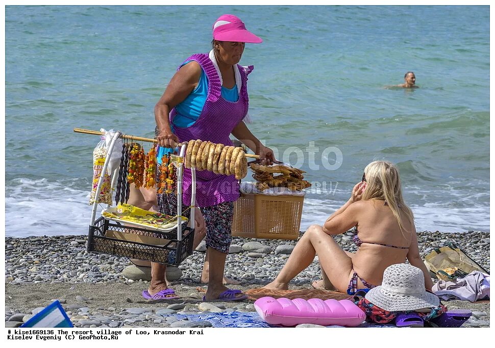 изменила на пляже с продавцом. что продают на пляже. продает кукурузу на пляже. продает кукурузу на пляже. изменила на пляже с продавцом.