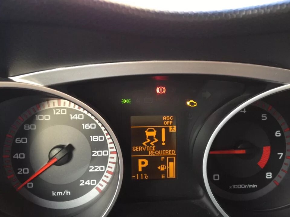 Ошибки mitsubishi asx. Service required Мицубиси Аутлендер. Митсубиси Лансер 10 чек двигателя. Check engine Mitsubishi Outlander XL. Мицубиси Аутлендер 3 чек 2013г.